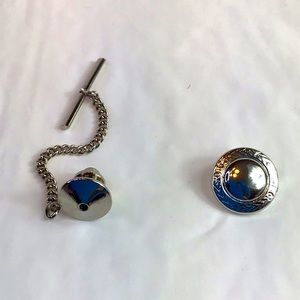 Silvertone engraved tie tac EUC